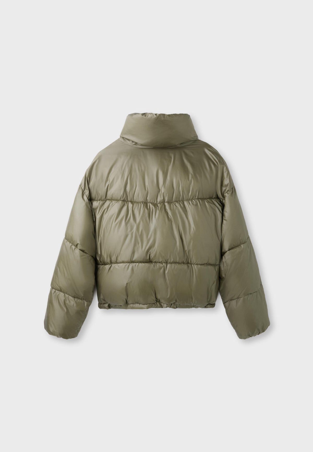 CAZADORA ACOLCHADA CROP CUELLO ALTO BRILLANTE